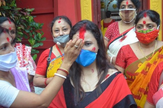 Niti Deb participated in traditional Sundur Khela on Ambabuchi 